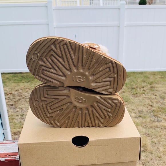 UGG Bailey button II Starlight - Picture 5 of 7